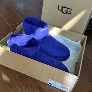UGG classic mini